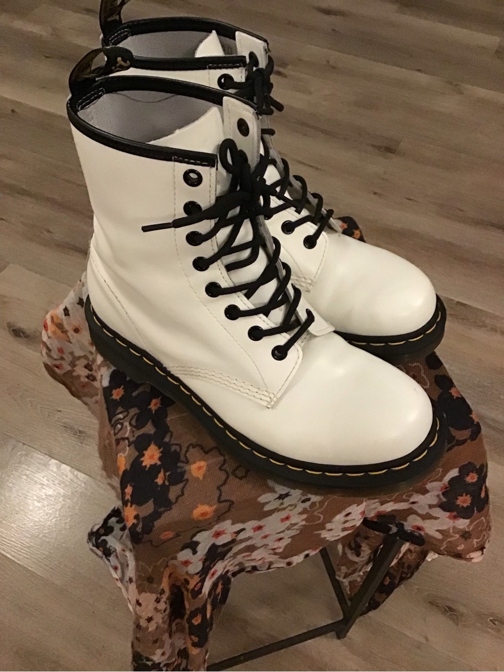 Dr. Martens 1460 White Smooth Leather Boots | Size 9 | Like New / EUC - Picture 5 of 13